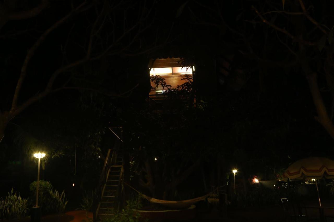Outpost@Alibaug Hotel Kihim Exterior photo